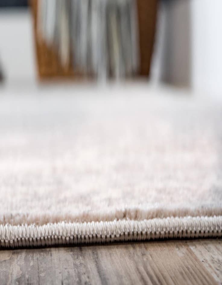 Detail image of  2' 7 x 6' Victoria Runner Rug