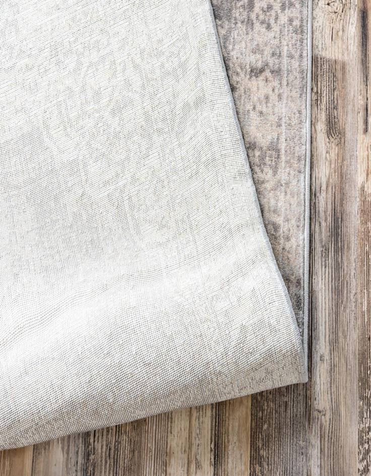 Detail image of  2' 7 x 6' Victoria Runner Rug