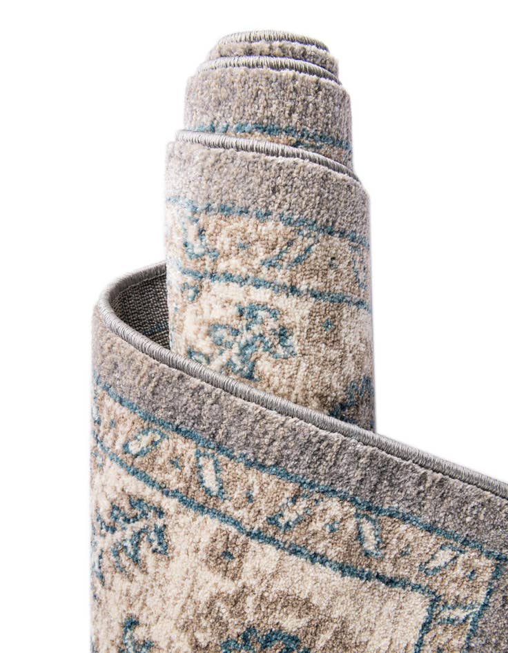 Detail image of  2' 7 x 10' Viola Runner Rug