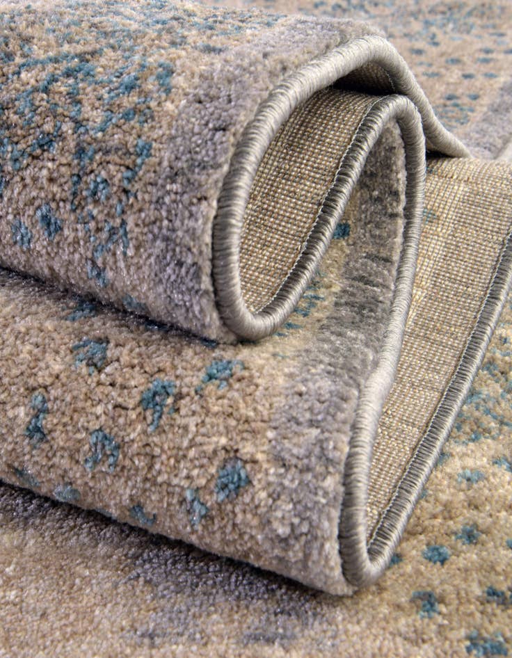 Detail image of  2' 7 x 10' Viola Runner Rug