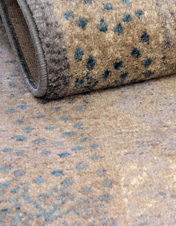 Detail image of  2' 7 x 10' Viola Runner Rug