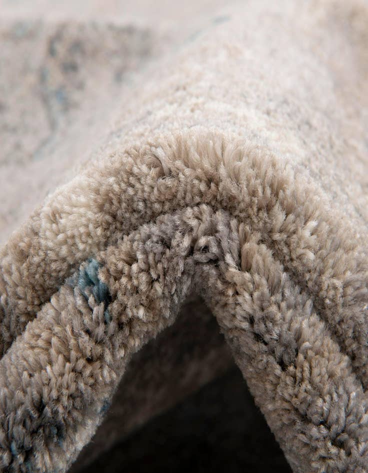 Detail image of  2' x 6' Viola Runner Rug