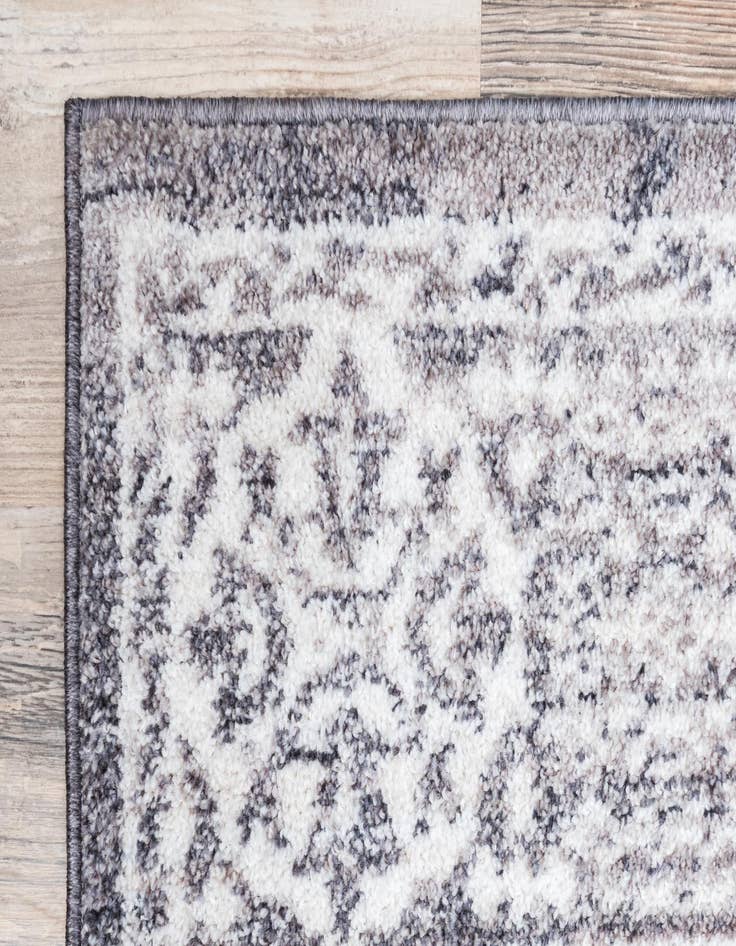 Detail image of  2' 7 x 8' 2 Williamsburg Runner Rug