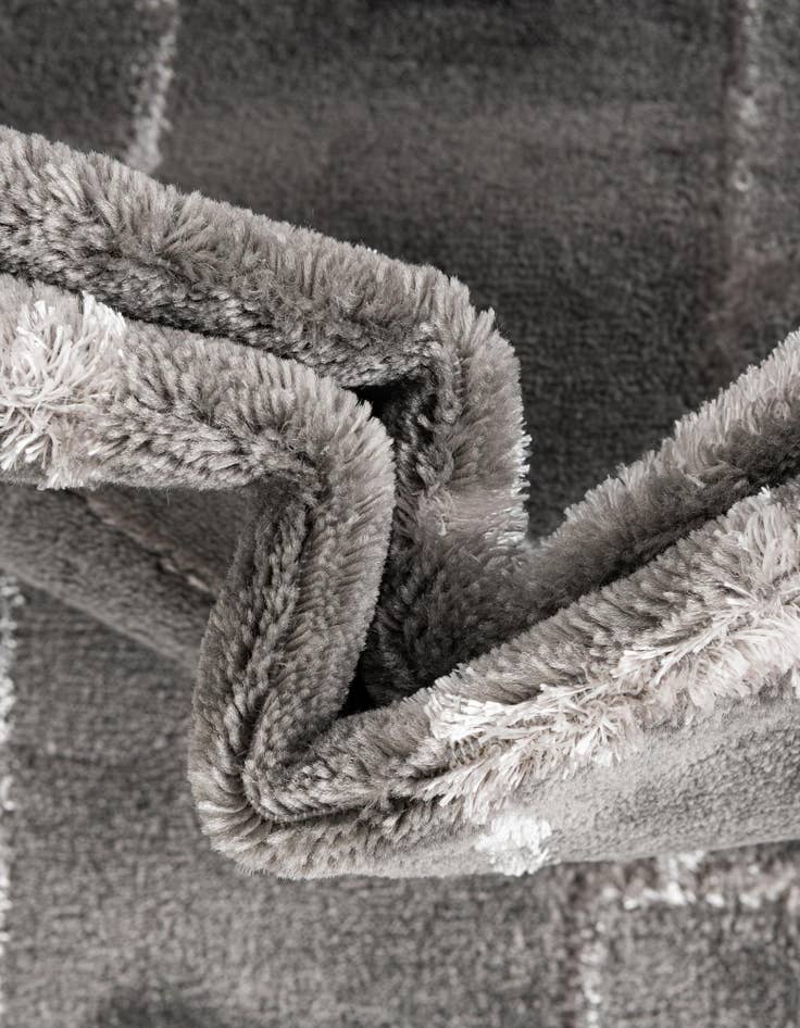 Detail image of  7' 10 x 10'  Marilyn Monroe™ Glam Deco Oval Rug