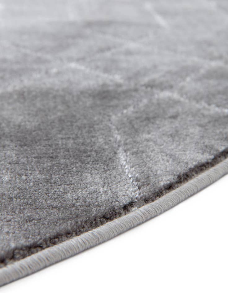 Detail image of  7' 10 x 10'  Marilyn Monroe™ Glam Trellis Oval Rug