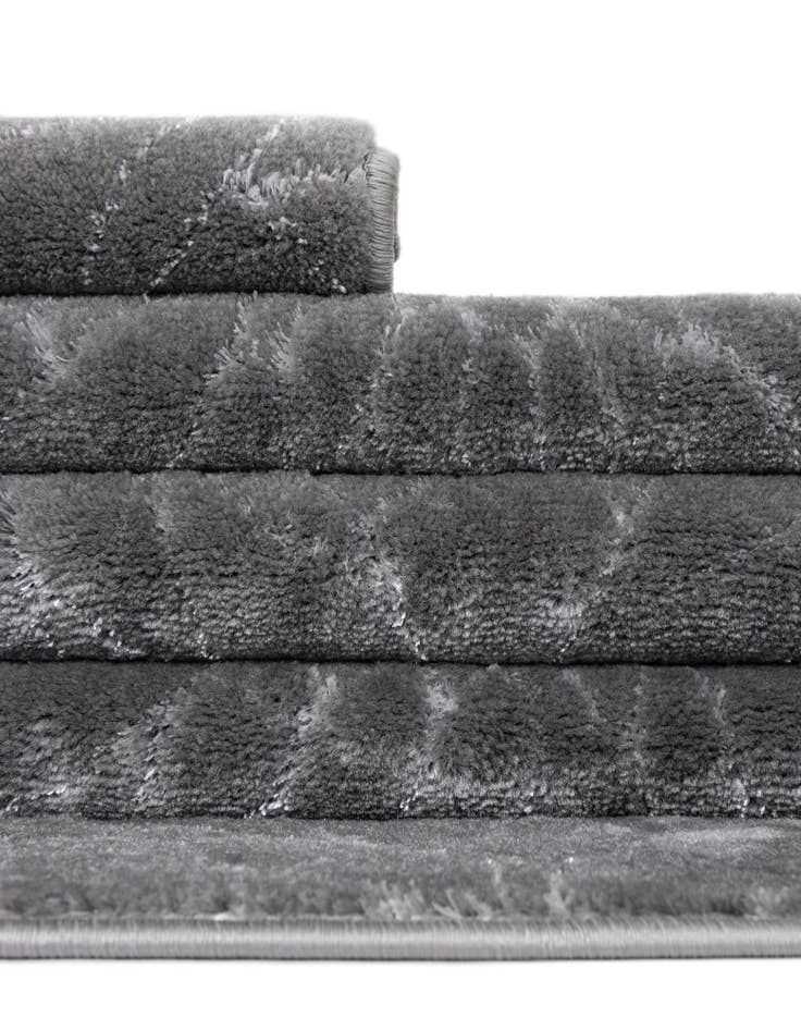 Detail image of  4' x 6'  Marilyn Monroe&trade; Glam Dahlia Rug