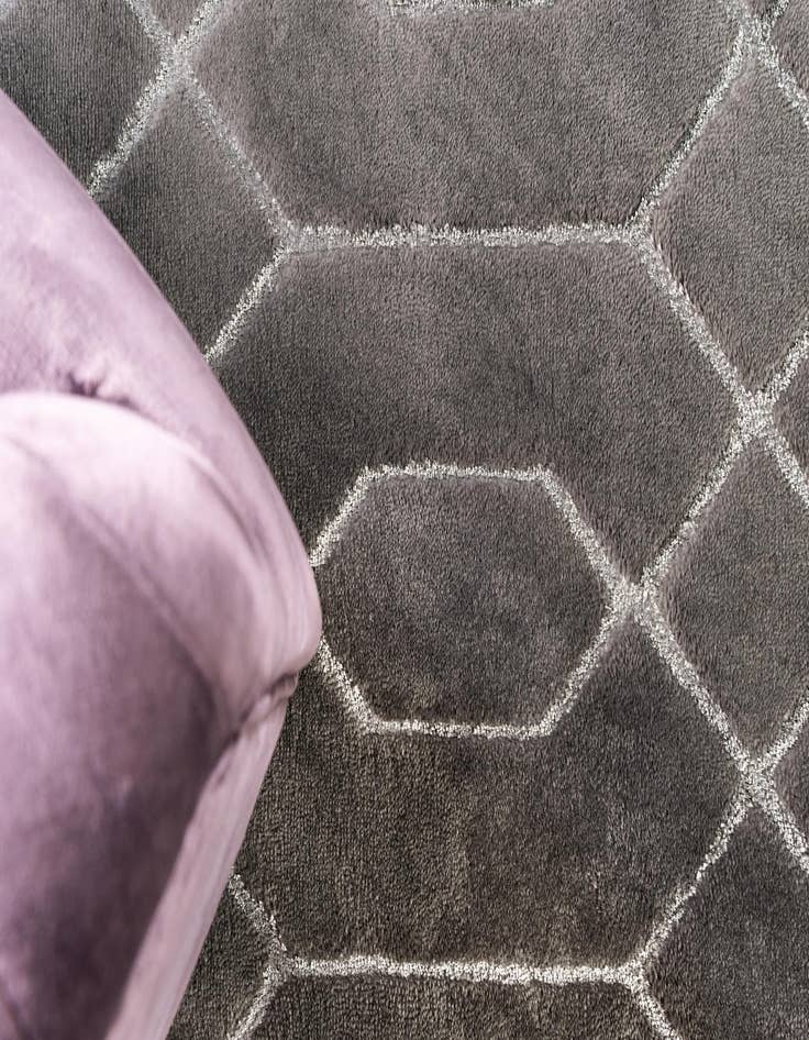 Detail image of  4' x 6'  Marilyn Monroe&trade; Glam Trellis Rug