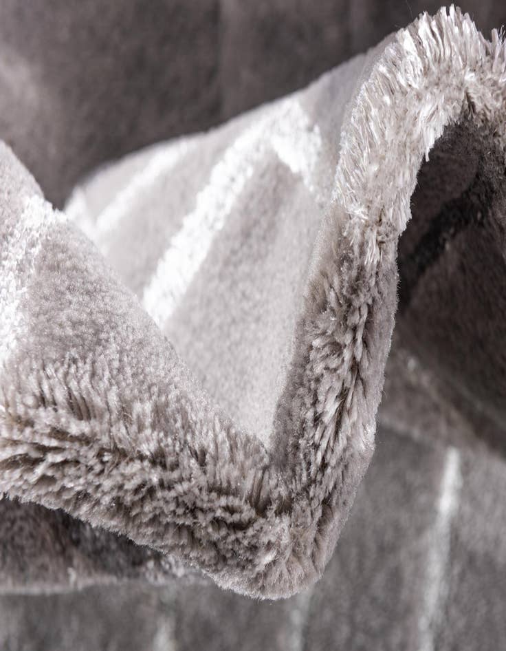 Detail image of  4' x 6'  Marilyn Monroe™ Glam Deco Rug