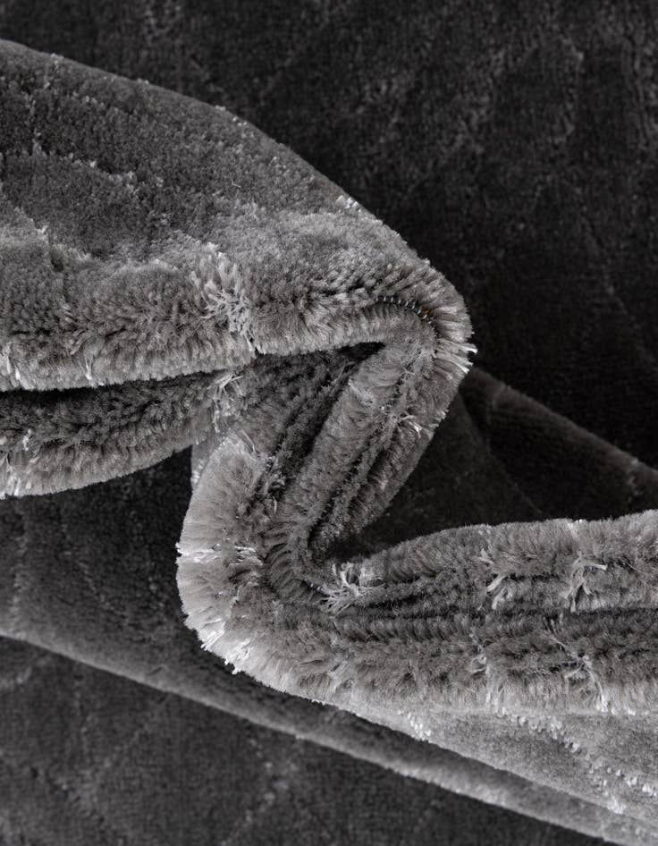 Detail image of  4' x 6'  Marilyn Monroe™ Glam Dahlia Rug