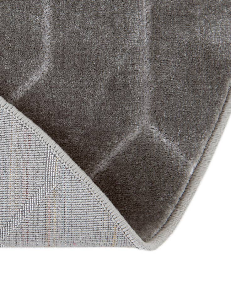 Detail image of  7' 10 x 7' 10  Marilyn Monroe&trade; Glam Trellis Round Rug