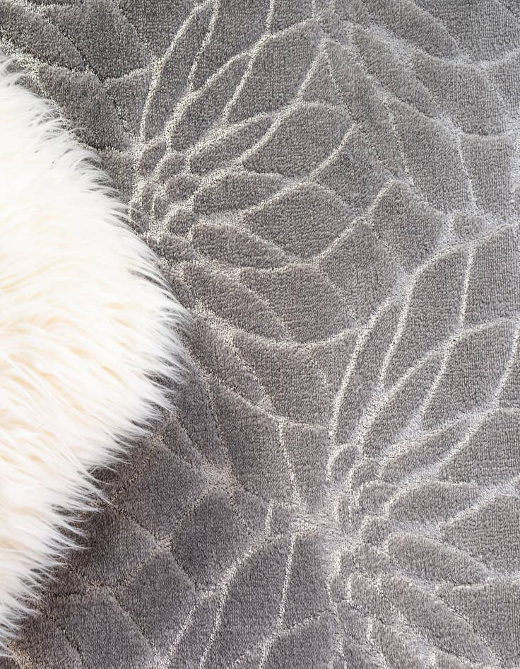 Detail image of  2' x 6'  Marilyn Monroe&trade; Glam Dahlia Runner Rug