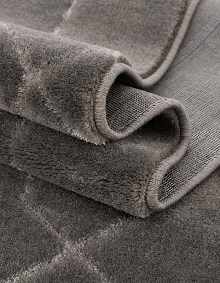 Detail image of  2' x 6'  Marilyn Monroe&trade; Glam Trellis Runner Rug