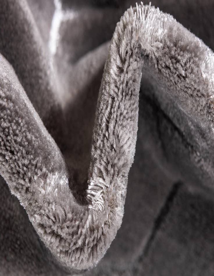 Detail image of  2' x 6'  Marilyn Monroe&trade; Glam Trellis Runner Rug