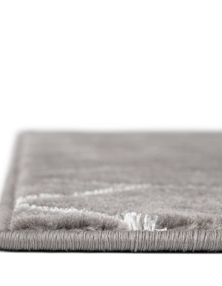 Detail image of  7' 10 x 7' 10  Marilyn Monroe™ Glam Trellis Square Rug