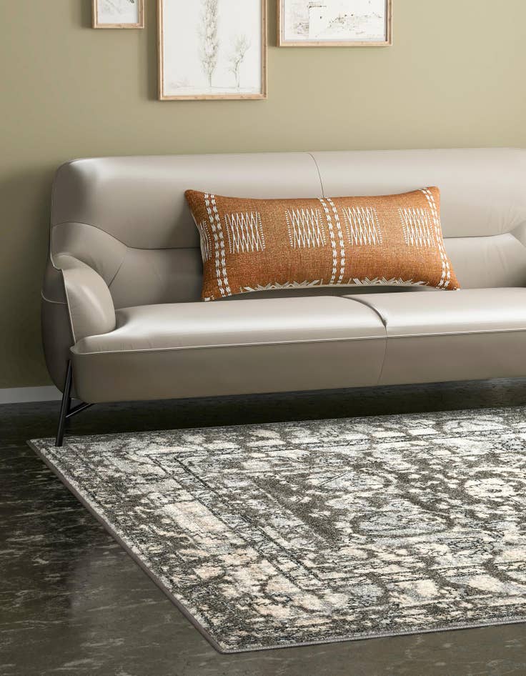 Detail image of  7' 10 x 7' 10 Miranda Square Rug