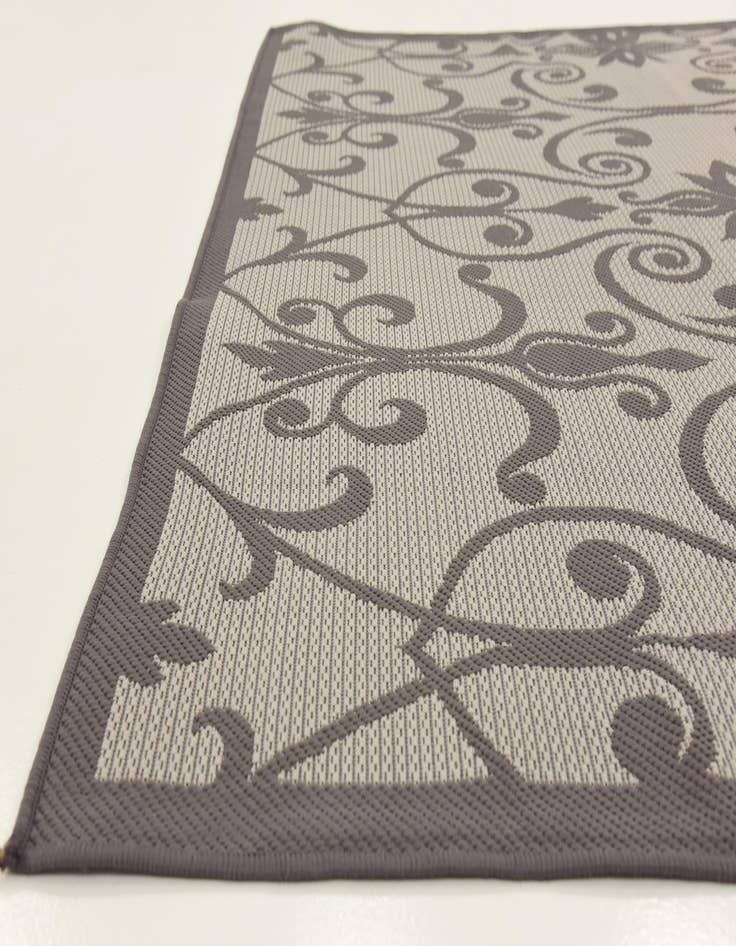 Detail image of  6' x 6'  Washable Botanical Indoor / Outdoor Square Rug