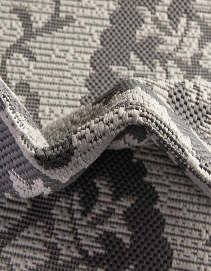 Detail image of  6' x 6'  Washable Botanical Indoor / Outdoor Square Rug