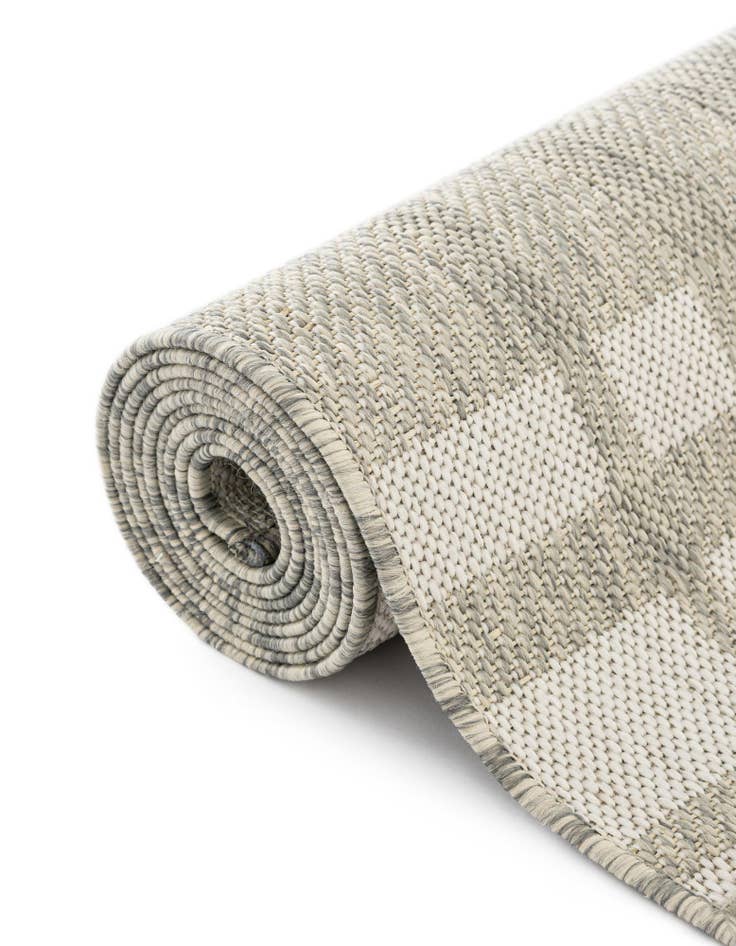 Detail image of  7' 10 x 7' 10  Washable Checkered Indoor / Outdoor Square Rug