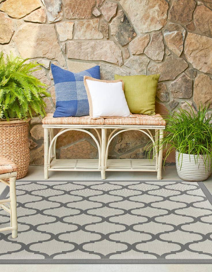 Detail image of  6' x 6'  Washable Lattice Indoor / Outdoor Square Rug