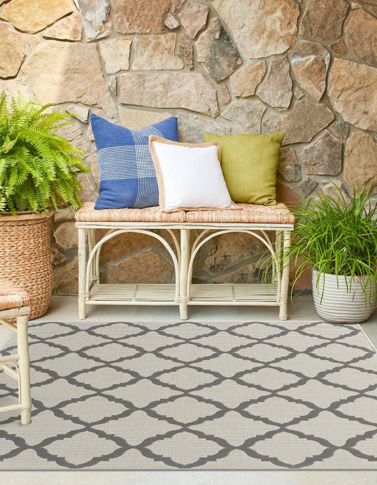 Detail image of 6' x 6' Washable Lattice Indoor / Outdoor Square Rug