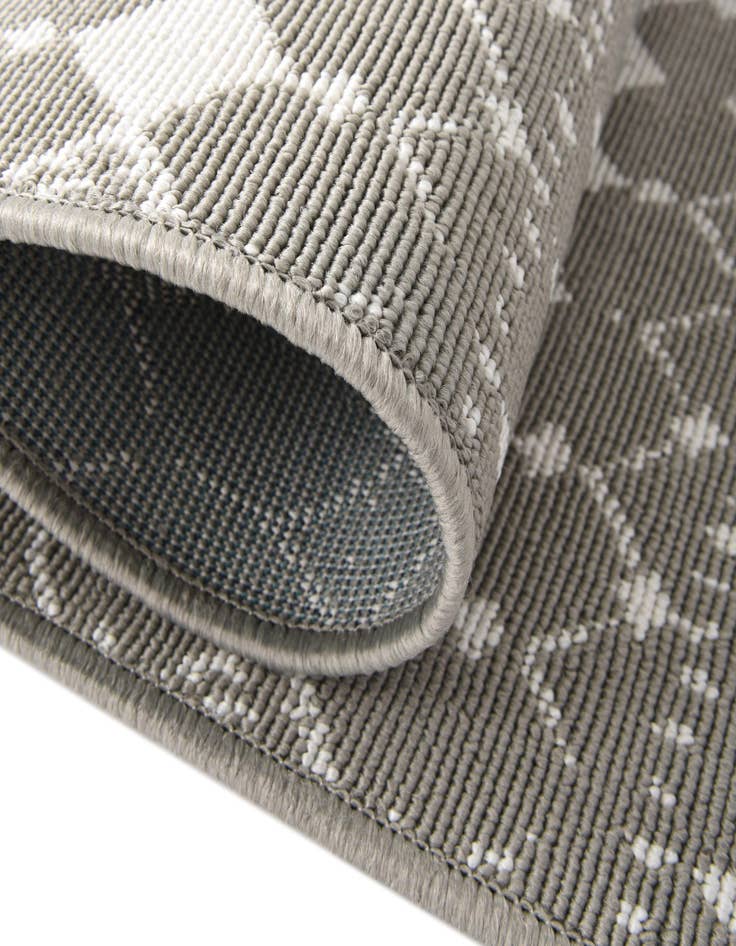 Detail image of  7' 10 x 7' 10  Washable Lattice Indoor / Outdoor Square Rug