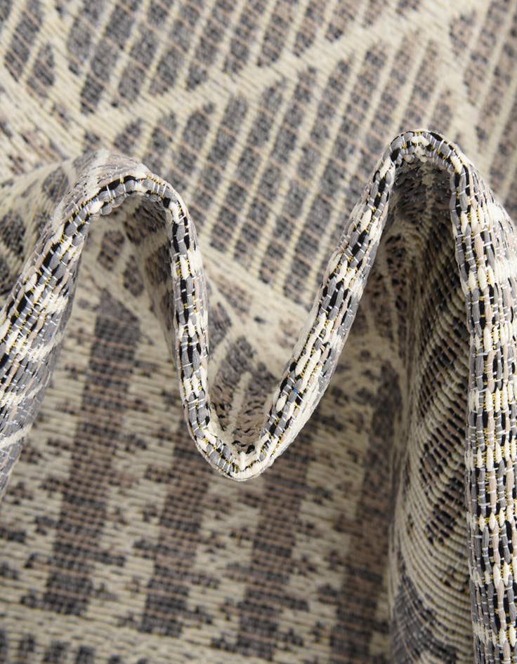 Detail image of  6' x 6'  Washable Lattice Indoor / Outdoor Square Rug