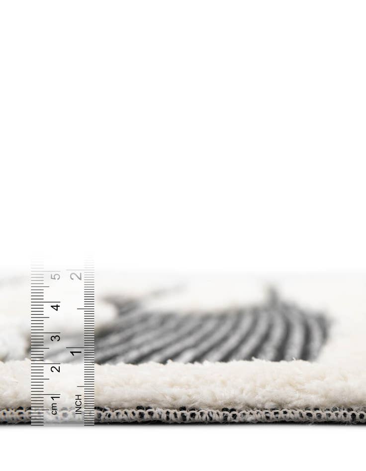 Detail image of  7' 10 x 7' 10 Prismatic Square Rug