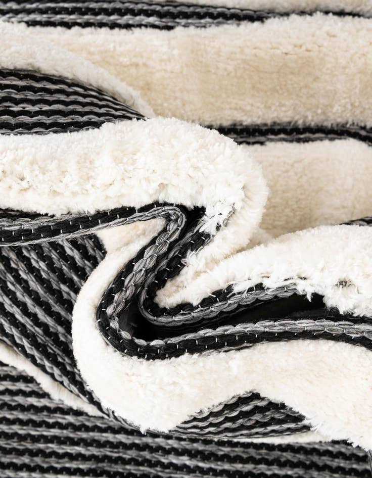 Detail image of  7' 10 x 7' 10 Prismatic Square Rug