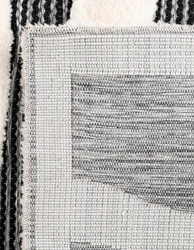 Detail image of  7' 10 x 7' 10 Prismatic Square Rug