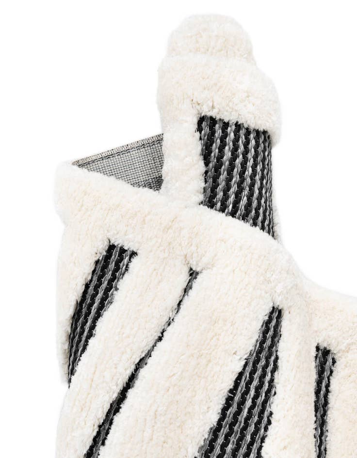 Detail image of  7' 10 x 7' 10 Prismatic Square Rug