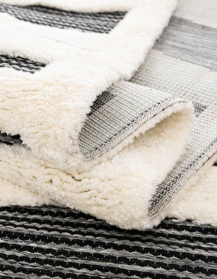 Detail image of  7' 10 x 7' 10 Prismatic Square Rug