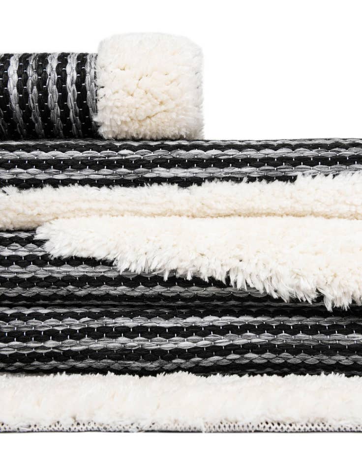 Detail image of  7' 10 x 7' 10 Prismatic Square Rug