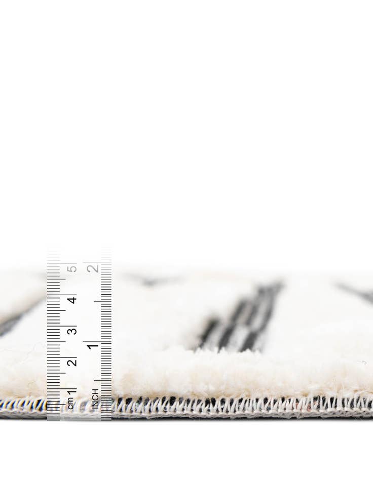 Detail image of  7' 10 x 7' 10 Prismatic Square Rug