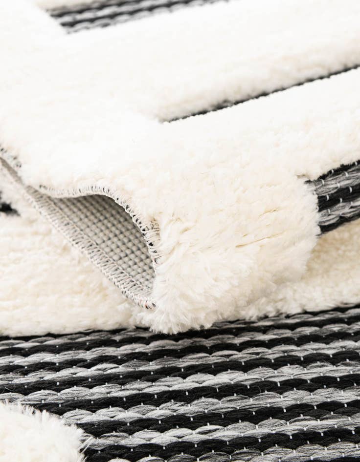 Detail image of  7' 10 x 7' 10 Prismatic Square Rug