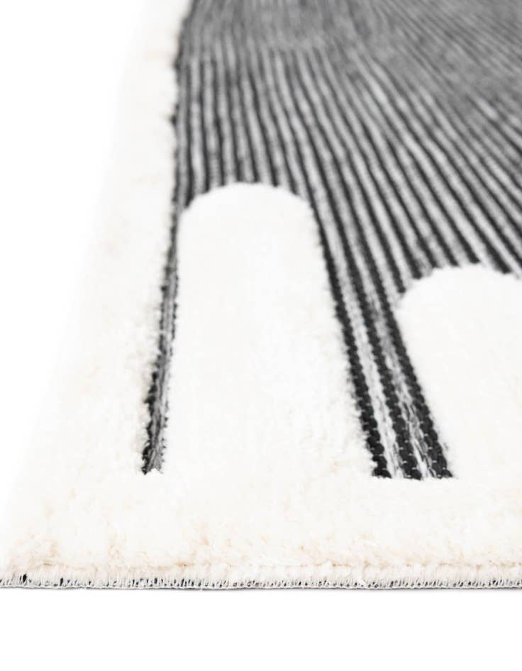 Detail image of  7' 10 x 7' 10 Prismatic Square Rug