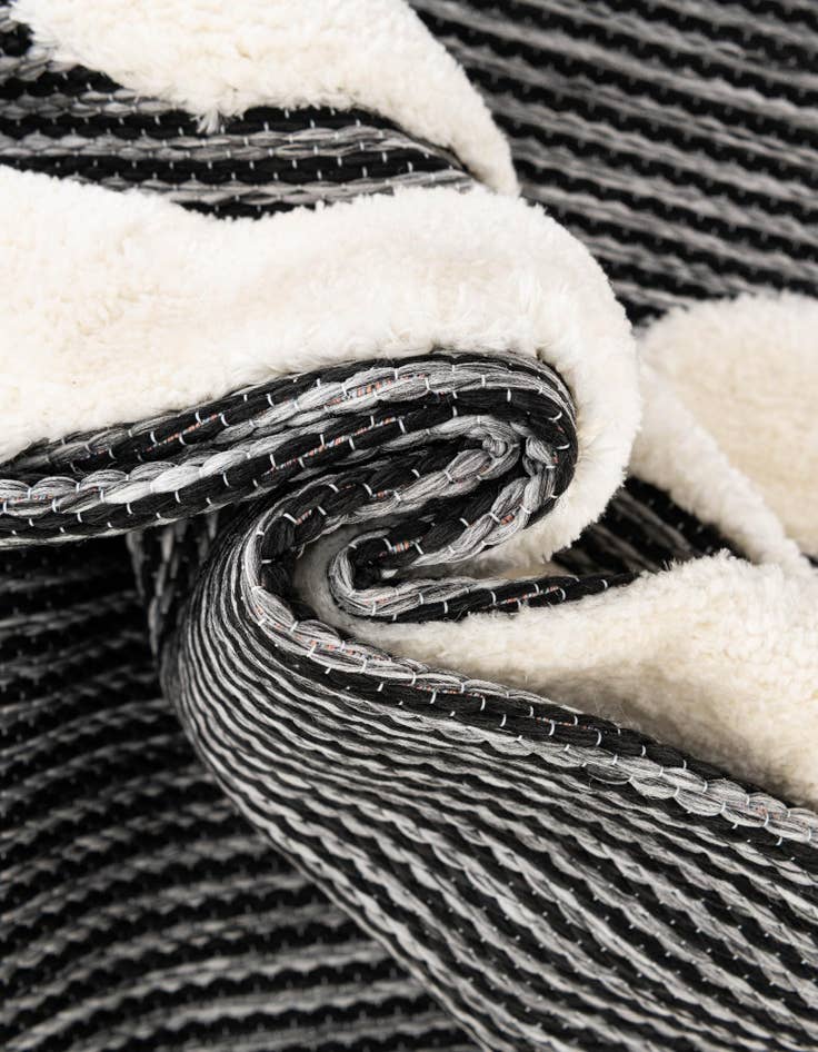 Detail image of  7' 10 x 7' 10 Prismatic Square Rug