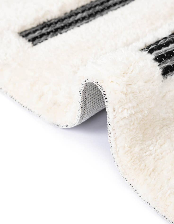 Detail image of  7' 10 x 7' 10 Prismatic Square Rug