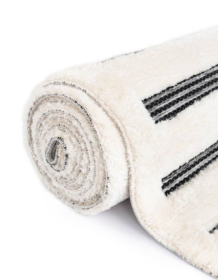 Detail image of  7' 10 x 7' 10 Prismatic Square Rug