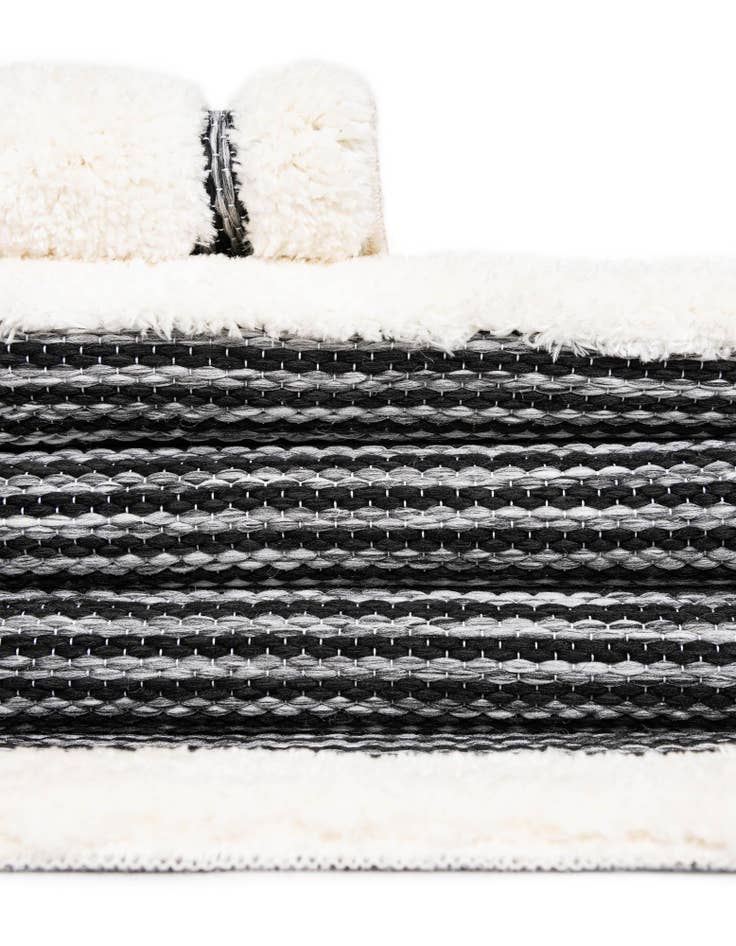 Detail image of  7' 10 x 7' 10 Prismatic Square Rug