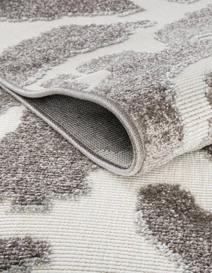 Detail image of  7' 10 x 7' 10  Washable Sabrina Soto Indoor / Outdoor Square Rug