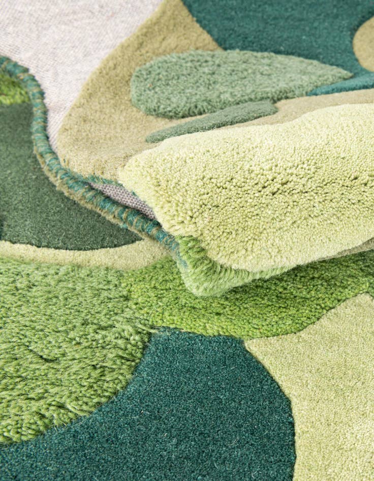 Detail image of  4' 1 x 6' 1 Moss Garden Freeform Rug