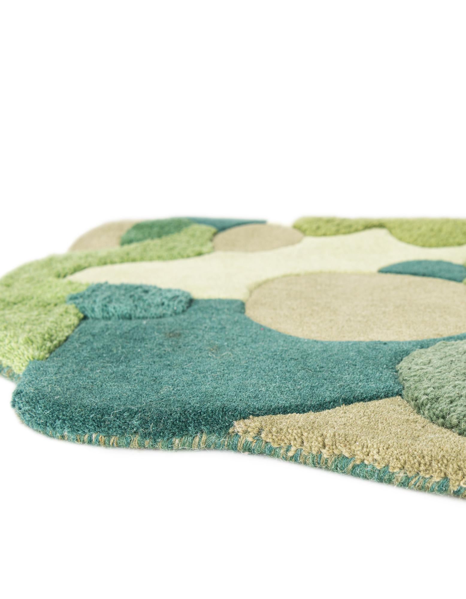 Green 4' 1 x 6' 1 Moss Garden Freeform Rug | Rugs.com