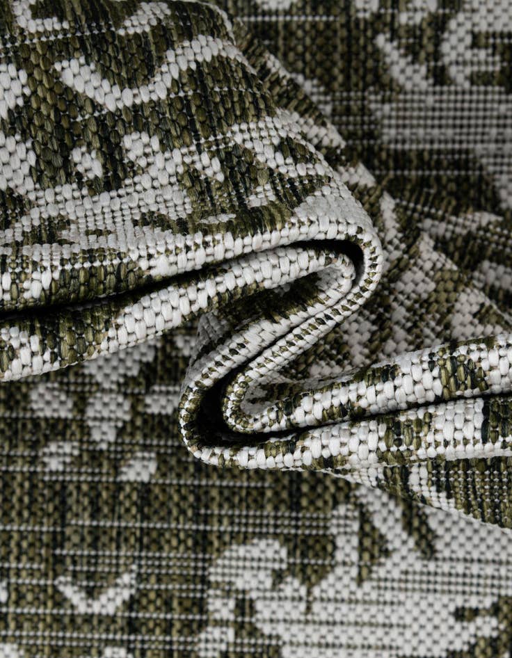 Detail image of  7' 10 x 10'  Washable Jill Zarin Dubai Indoor / Outdoor Oval Rug