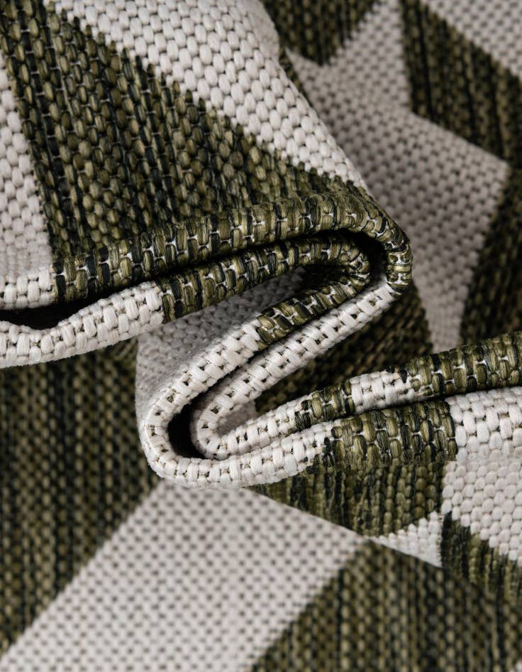 Detail image of  7' 10 x 10'  Washable Jill Zarin Napa Indoor / Outdoor Oval Rug