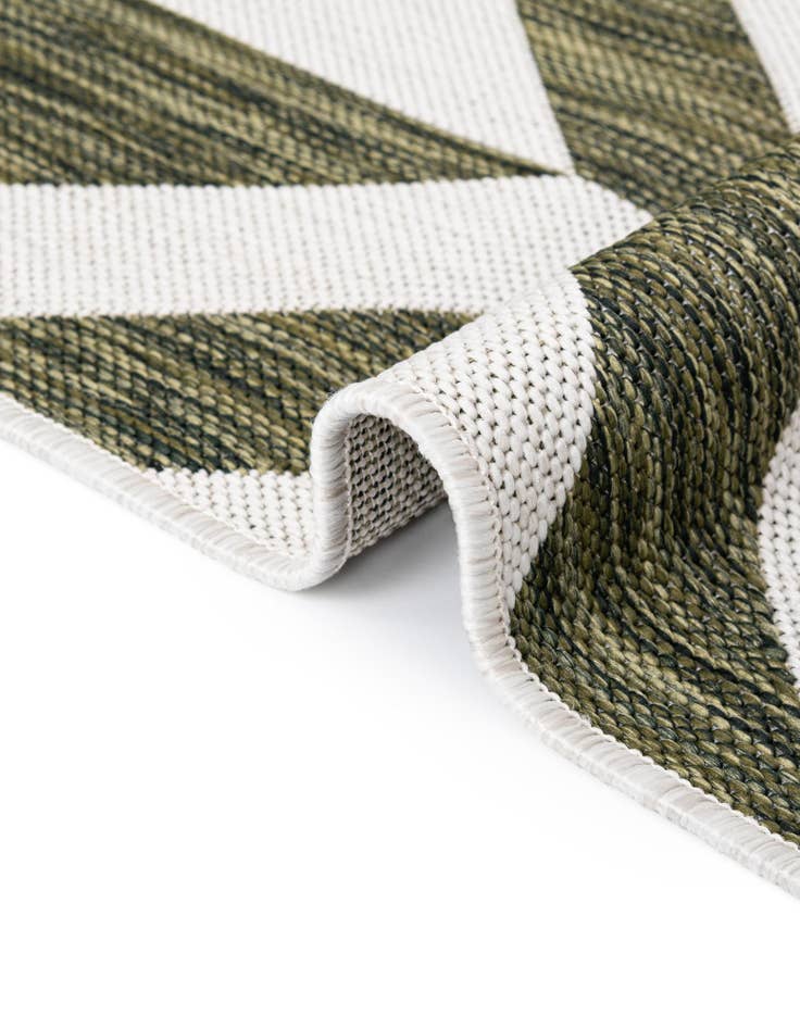 Detail image of  7' 10 x 10'  Washable Jill Zarin Napa Indoor / Outdoor Oval Rug