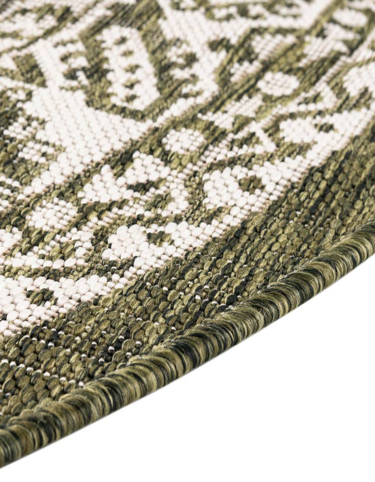 Detail image of  7' 10 x 10'  Washable Aztec Indoor / Outdoor Oval Rug