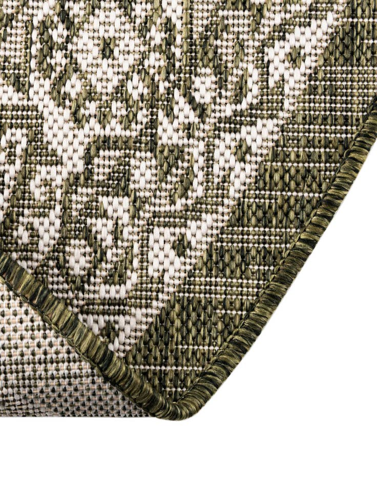 Detail image of  7' 10 x 10'  Washable Aztec Indoor / Outdoor Oval Rug