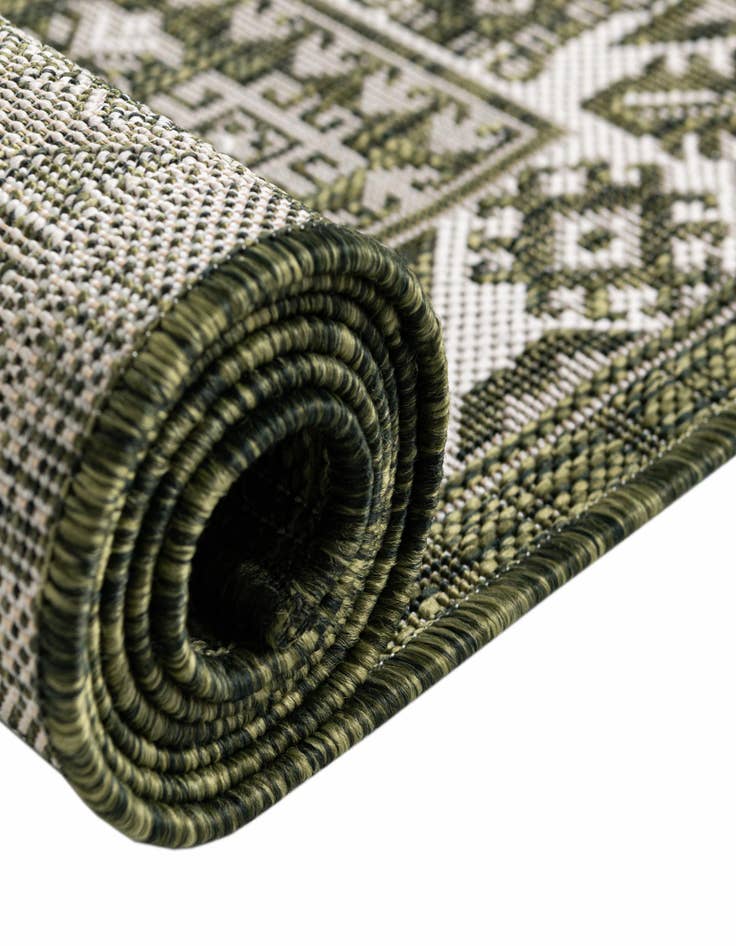 Detail image of  7' 10 x 10'  Washable Aztec Indoor / Outdoor Oval Rug