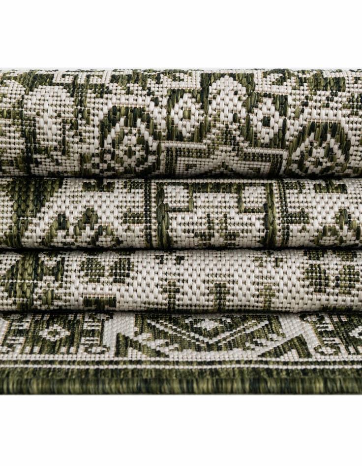 Detail image of  7' 10 x 10'  Washable Aztec Indoor / Outdoor Oval Rug