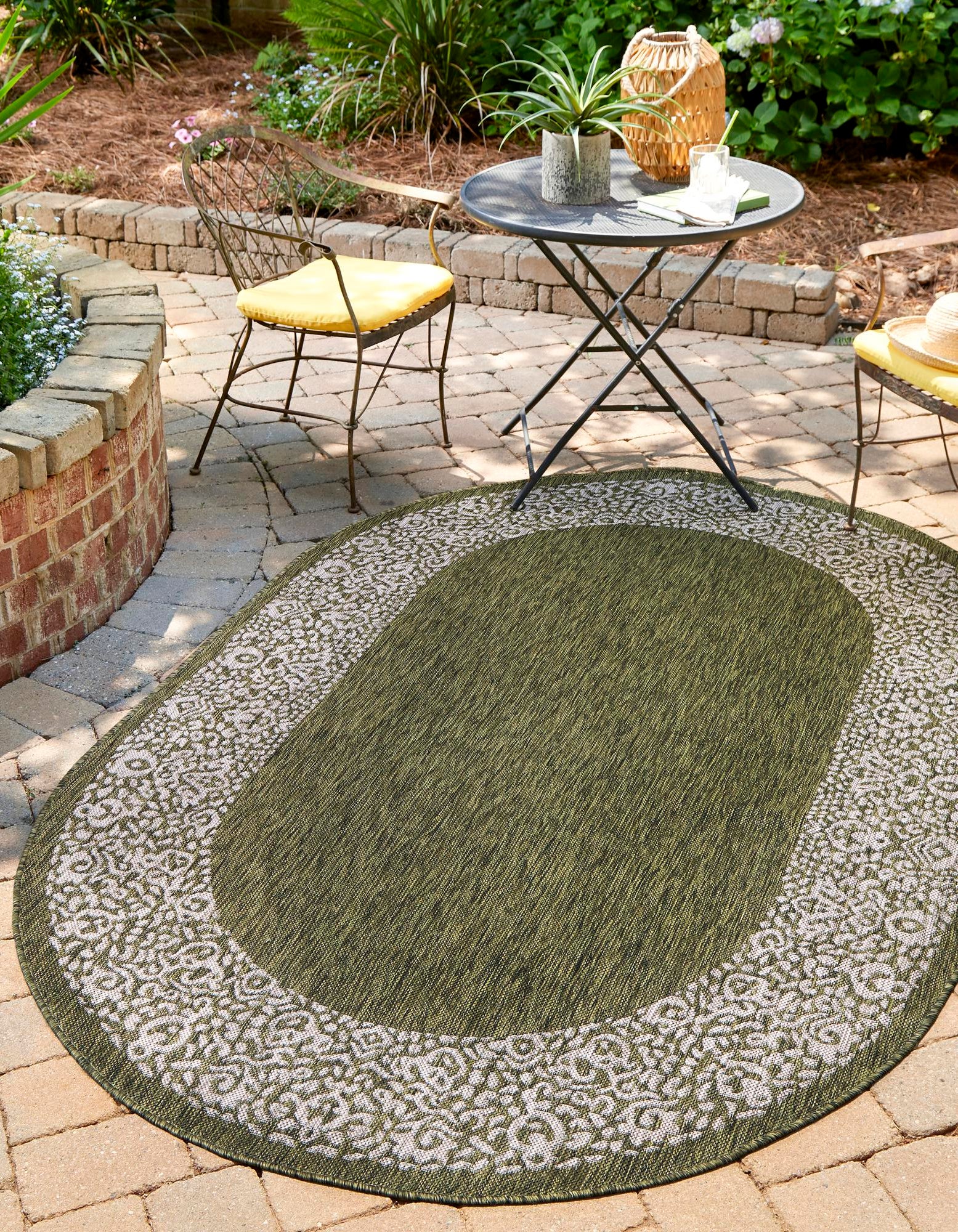 The Versatility of Outdoor Oval Rugs: From Patios to Decks The Versatility of Outdoor Oval Rugs: From Patios to Decks
